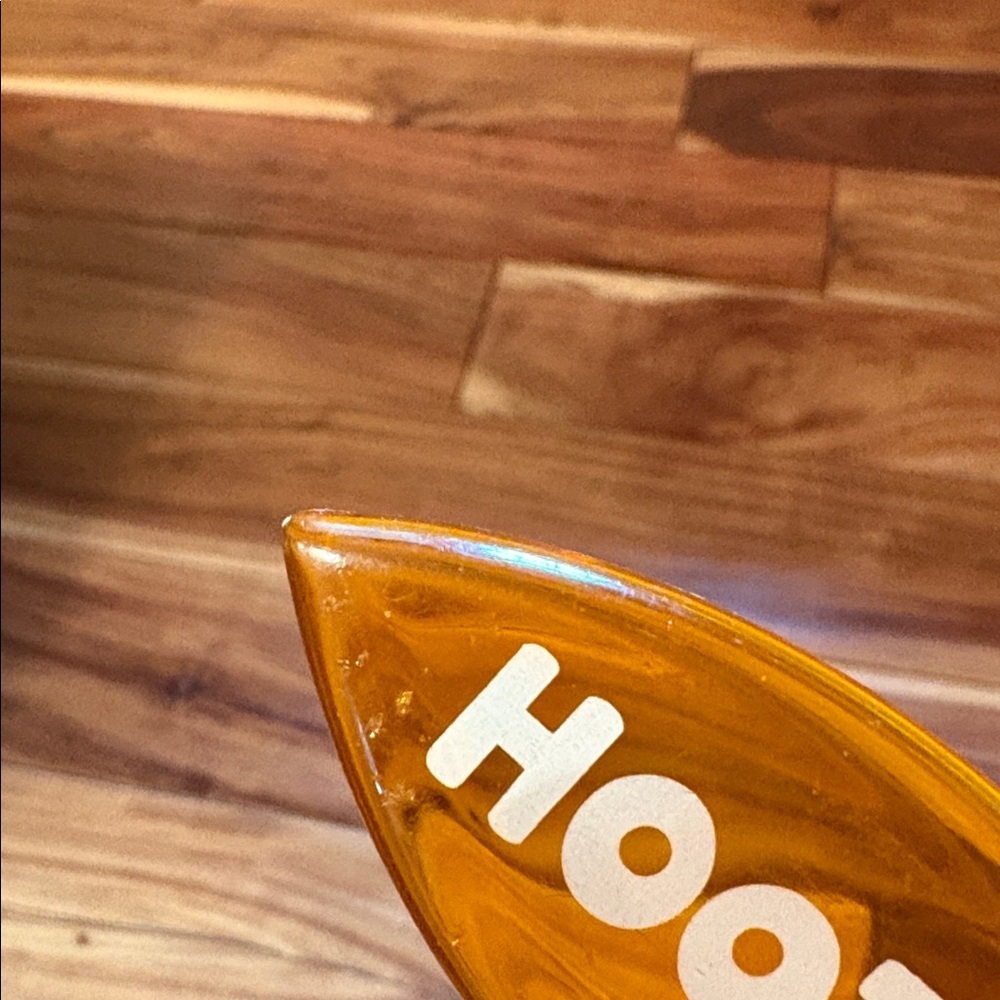 Hooters Translucent Orange Surfboard Keyring - Picture 3 of 6